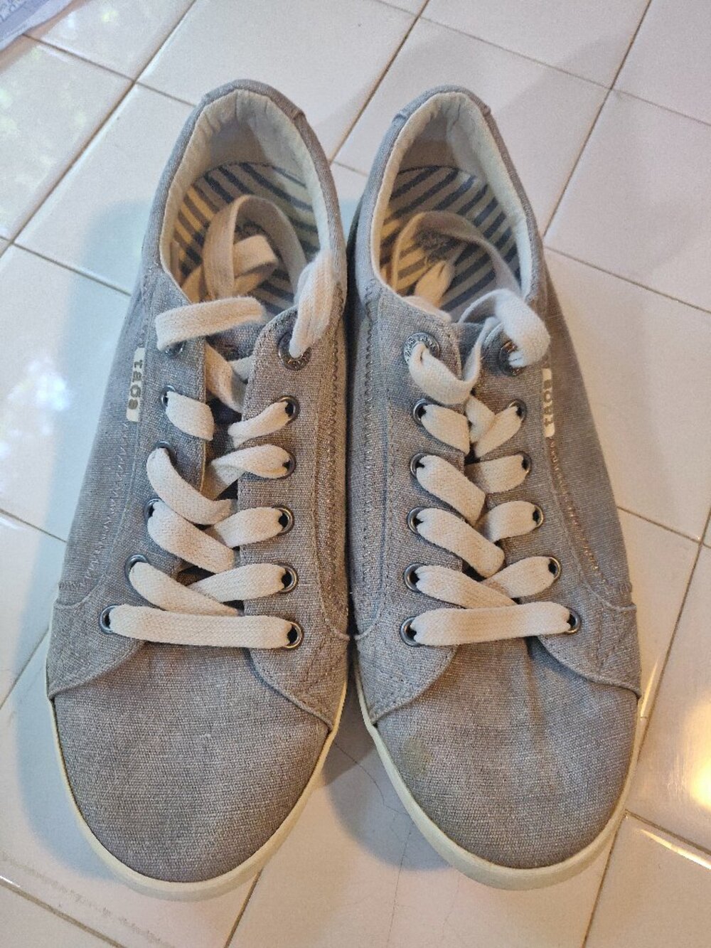 Taos Star Light Gray Canvas Shoes, Size 11